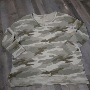 American Eagle Waffle Split Long sleeve size medium